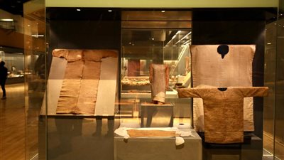 قبل افتتاحها.. ننشر أبرز القطع الأثرية في قاعة النسيج بمتحف الحضارة | صور 