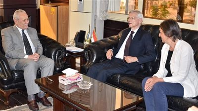 بعد حادث الأتوبيس السياحي.. السفير الفرنسي يبحث سبل التعاون مع محافظ الأقصر 