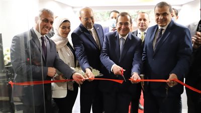 الملا وسعفان يفتتحان مقر النقابة العامة للبترول الجديد