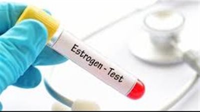 تساقط الشعر وصعوبة في النوم.. تعرف على أعراض ارتفاع هرمون الاستروجين