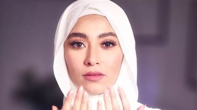 هل الحجاب سبب اعتزال زيزي عادل الغناء؟ 