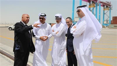 في ختام زيارته للعاصمة القطرية الدوحة.. وزير النقل يزور ميناء حمد ويطلع على سير العمليات التشغيلية في مرافق الميناء