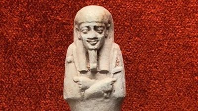 مزاد إسرائيلي يعرض قطعًا أثرية مصرية للبيع | صور