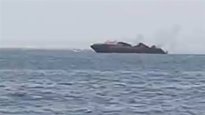 بسبب حريق هائل.. تفحم مركب سياحي قبالة سواحل الغردقة | بث مباشر 