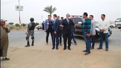 محافظ كفر الشيخ يتفقد توسعة عدد من الطرق وإعادة رصفها 