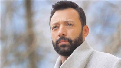 لا ألتفت للانتقادات ولديّ عيب خلقي بالقلب اكتشفته صدفة.. أبرز تصريحات أحمد فهمي لـ إنرجي