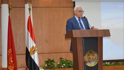 محافظ بورسعيد لرؤساء الأحياء: ننضف شوارعنا زي ما أهالينا بينضفوا بيوتهم في العيد