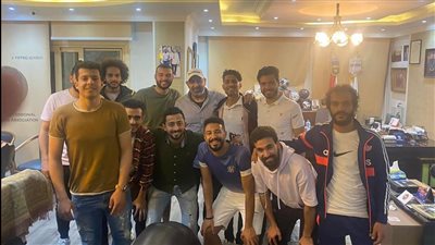  لاعبو الزرقا: مجدي عبد الغني وعدنا بحل أزمتنا مع سمير موسى | صور