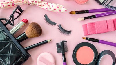 للسيدات.. احذرن من استخدام مكياج منتهي الصلاحية