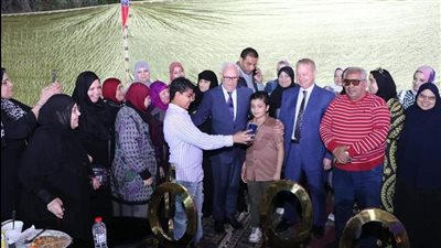 محافظ بورسعيد يشارك نزلاء دار الفتيات ودار المسنين الإفطار الرمضاني | صور 