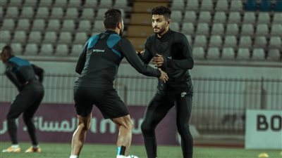 موسيماني يحاضر لاعبي الأهلي في المغرب.. وأمطار خفيفة تصحب المران