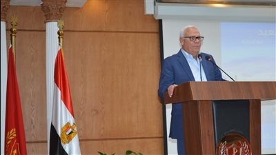 محافظ بورسعيد يتابع سير العمل بإدارات الأحياء |صور