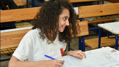 طلاب الشهادة الإعدادية يختتمون امتحانات الفصل الدراسي الثاني بالدراسات الاجتماعية