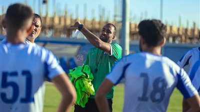 أنت مش شغال في طابونة.. مشادة بين رئيس نادي السويس والمدير الفني بعد الهزيمة أمام البلدية