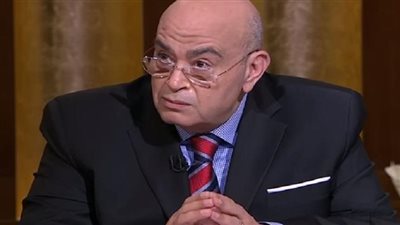 عماد الدين أديب: الرئيس الأمريكي يواجه تضاربًا في آرائه السياسية