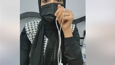 الزيارة  بـ 50 والمبيت بـ 150جنيه.. سيدة تعتدي على طالبات استأجرن شقتها بحلوان| فيديو 