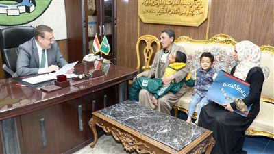 بعد نشر القاهرة 24.. محافظ المنوفية يقدم مساعدات لحالة إنسانية 