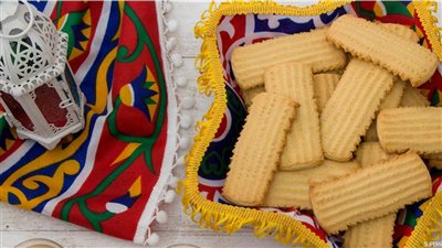 طريقة عمل بسكويت العيد زي المحلات في المنزل بطريقة سهلة