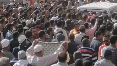 بث مباشر | المئات يشيعون جثامين الأشقاء الثلاثة ضحايا حادث الإسماعيلية.. وشقيقهم: كانوا راجعين من الجامعة بكلية الطب