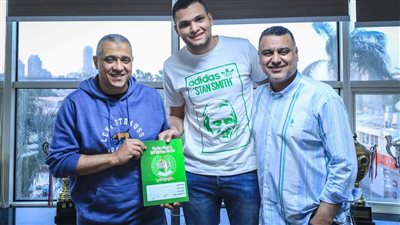 الأهلي يمدد عقد محمد عادل لاعب الطائرة 4 مواسم