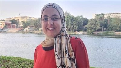 بائع الورد.. قصيدة جديدة للكاتبة إيناس نور الدين