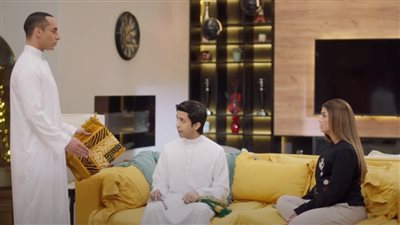 ملخص مسلسل في بيتنا روبوت 2 الحلقة 20.. سارة تتعلم قيادة السيارات 