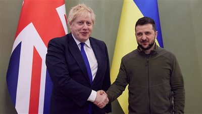 رئيس وزراء بريطانيا يشارك في احتفالات يوم الاستقلال الأوكراني.. ويقدم مساعدات عسكرية إلى كييف