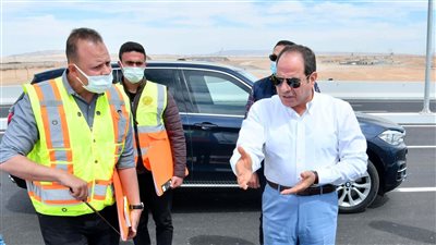 السيسي يتفقد أعمال التطوير على امتداد طريق القاهرة السويس |صور 