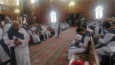 بـ المزامير واللحن الحزايني.. كنائس الفيوم تحتفل بعيد الجمعة العظيمة |صور