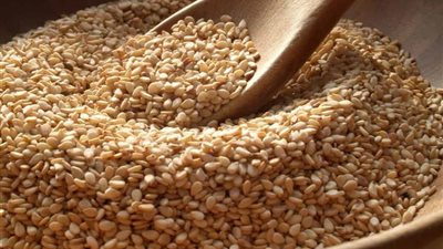 قبل دخول العيد.. ارتفاع أسعار السمسم المحلي والمستورد