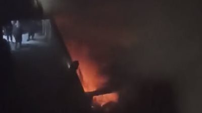 نشوب حريق هائل في مخزن ورد بالمهندسين.. وسط محاولات من الحماية المدنية للسيطرة عليه | بث مباشر