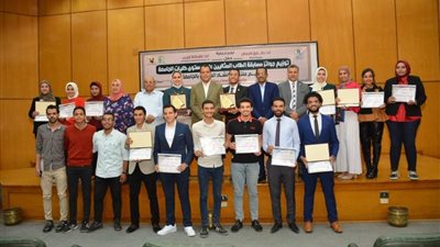جامعة أسيوط تكرم طلابها المتميزين ومنتخب الإنشاد الديني