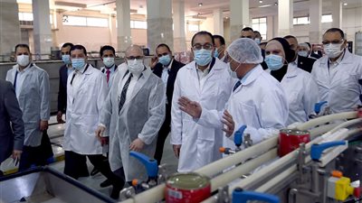 رئيس الوزراء يتفقد مقر مجموعة شركات المصرية السويسرية