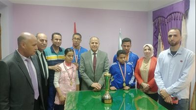 محافظ كفر الشيخ يهنئ طلاب المدرسة الفكرية والدمج لحصولهم على المراكز الأولى في العروض المسرحية