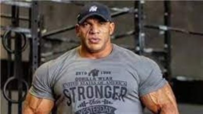 رامز جلال ساخرًا من بيج رامي: تحسه تاجر مواشي معندوش دراع عنده عمود خرسانة