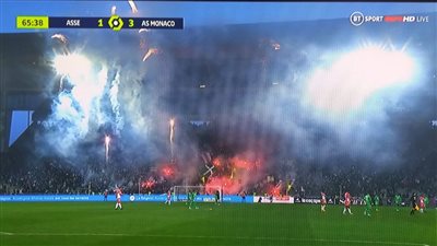 إيقاف مباراة سانت إيتيان وموناكو في الدوري الفرنسي بسبب الألعاب النارية