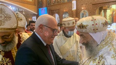 محافظ بورسعيد يزور عدد من الكنائس لتقديم التهنئة بعيد القيامة | صور وفيديو