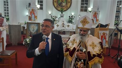 محافظ البحر الأحمر ومدير الأمن يشهدان قداس عيد القيامة بكنيستي الأنبا شنودة والقديس يوسف بالغردقة | صور