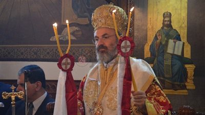 بالورد والشموع.. أقباط بورسعيد يؤدون قداس عيد القيامة المجيد