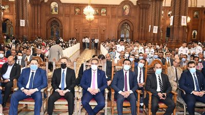 خلال زيارته للكنائس.. محافظ الفيوم: الدولة المصرية ضربت أروع الأمثلة في المواطنة 