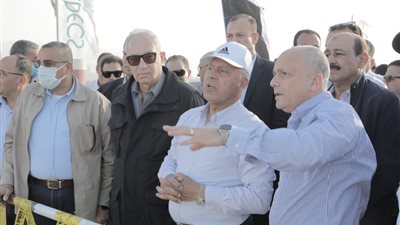 وزير النقل: ندرس عروض الشركات العالمية لتشغيل وإدارة المحطات الجديدة بميناء السخنة