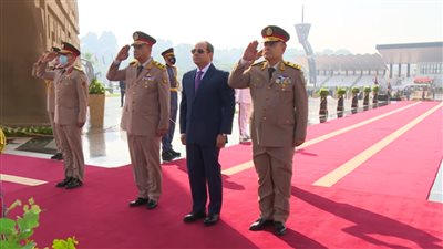 احتفالًا بذكرى تحرير سيناء.. السيسي يضع إكليلًا من الزهور على قبر الجندي المجهول | بث مباشر