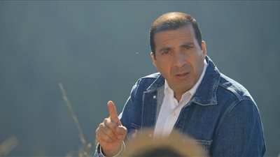 كاشفًا تفاصيل مناظرته مع فتاة ملحدة..عمرو خالد يرد بالحجة والمنطق: لماذا خلقنا الله؟ وما فائدة وجودنا في الحياة؟