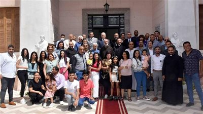 محافظ الأقصر يزور كنيسة العذراء ويقدم التهنئة للأقباط بعيد القيامة المجيد | صور