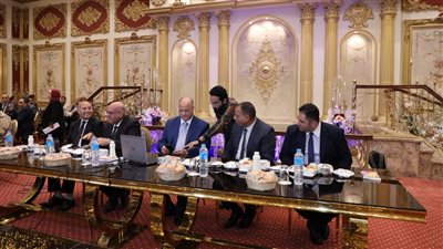 محافظ القاهرة يشارك في حفل إفطار جماعي لـ5 آلاف عامل نظافة عبر الفيديو كونفرانس