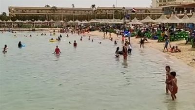 إقبال كبير من المصطافين على الشواطئ العامة بالغردقة للاحتفال بـ شم النسيم | بث مباشر