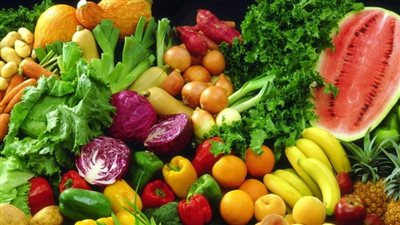 التفاح بـ 30 جنيهًا والجمبري بـ 210.. استقرار الأسعار في الأسواق اليوم | بث مباشر