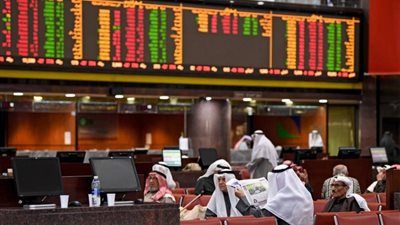 أسواق الخليج تغلق على تراجع في ظل ترقب المستثمرين لقرارات رفع الفائدة