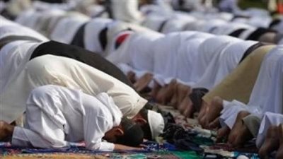 كيفية صلاة عيد الفطر.. اختلاف الأئمة الـ 4 حول عدد التكبيرات 