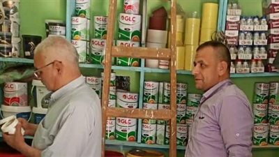 حملات تموينية على محلات بيع الأسماك والبقالة ببني سويف 